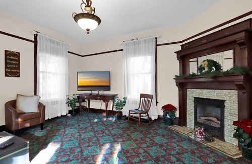 Mount Vernon House | The Riley HousenCharming and close to downtown, MVNU, and Kenyon College.