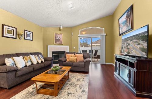 Northside House | The River City Retreat - Luxe 4BR & Spa