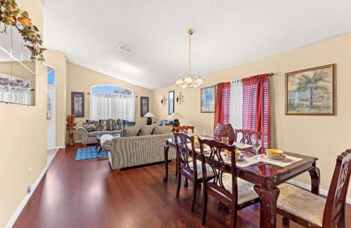 Northside House | The River City Retreat - Luxe 4BR & Spa