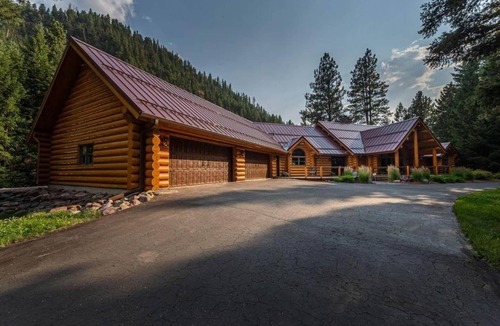 Missoula House | The Riverfront Lodge on the Blackfoot - Private beach!
