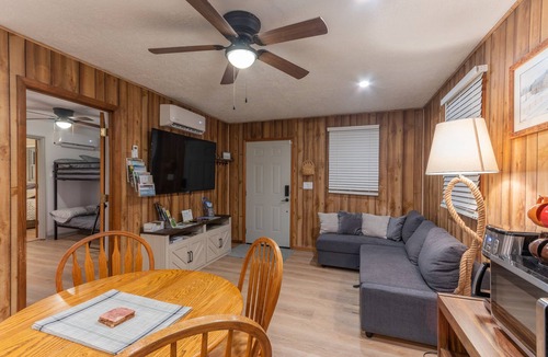Pipestem Cabin | The Rocky Mount: Cozy cabin atop The New River Gorge