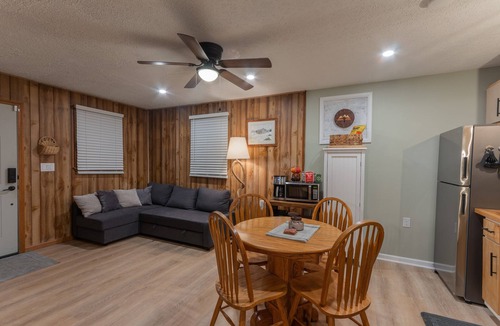 Pipestem Cabin | The Rocky Mount: Cozy cabin atop The New River Gorge