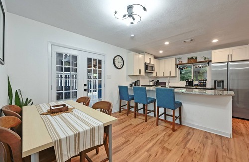 East Congress House | The Row on SoCo – Your Austin Basecamp
