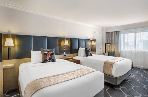 Uptown Hotel | The Royal Sonesta Houston Galleria
