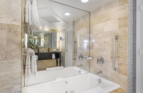 Uptown Hotel | The Royal Sonesta Houston Galleria