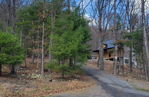Upper Tract Cabin | The Rusty Lantern! Enjoy peace and quiet in this cozy mountain cabin! Free WiFi