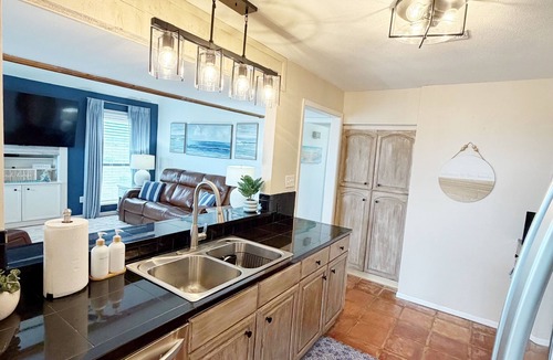 Matagorda House | The Salty Breeze -Beach Front 3-bedroom House in Matagorda Texas