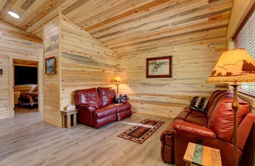 Dayton Villa | The Shire Valley Cottage & Cabin Ranch Retreat