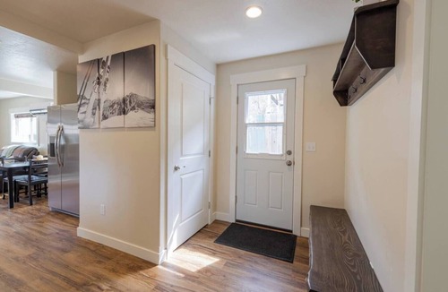 Kellogg House | The Silver Mountain Chalet- Private Hot Tub!