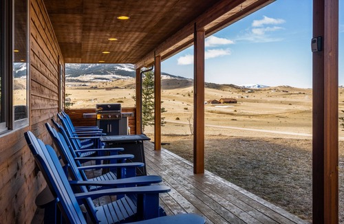 Wineglass House | The Skyhawk Lodge - Wonderful home with incredible views on 10 acres!