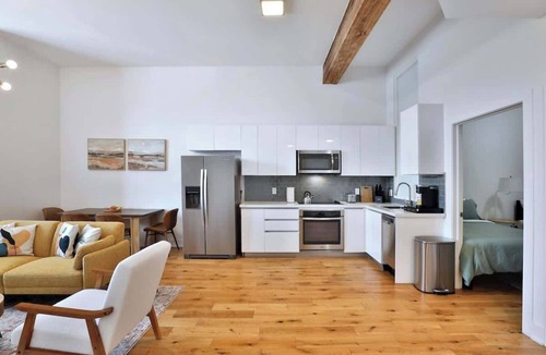 Downtown Columbus Apartment | The South Campus Suite