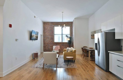 Downtown Columbus Apartment | The South Campus Suite
