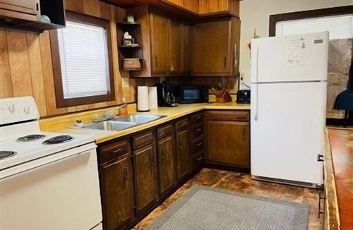 Port Mansfield Cabin | The South Shore Casita. One Bedroom, One Bath. Off Water Cabin.