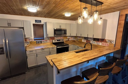 Boston Cabin | The Stargazer Cabin at Moonhull Mountain — hike-in, hike-out lodging on the OHT