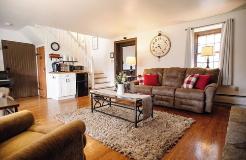 Gap Apartment | The Stone House Between the Streams