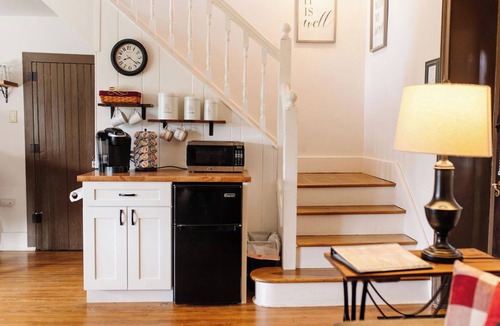 Gap Apartment | The Stone House Between the Streams