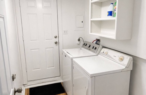 Victoria House | The Sun-Day House Sleeps 5 By Hospital & College