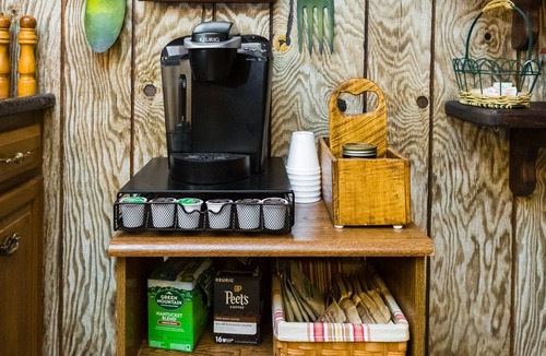 Hill County House | THE SUNRISE ROOM - Mountain Lakeview Lodge ~ Enjoy your stay!
