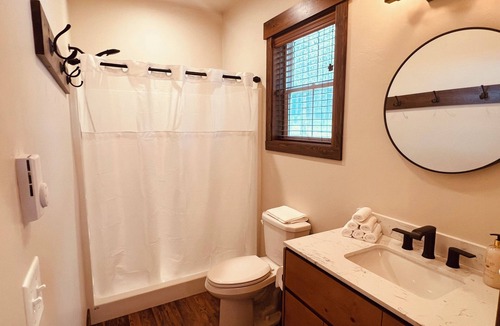 Lakeside Apartment | The Swan at Elk Ridge Village cabin 201A with views of Flathead Lake.