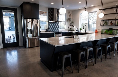 Boise House | The tall black house in Garden City