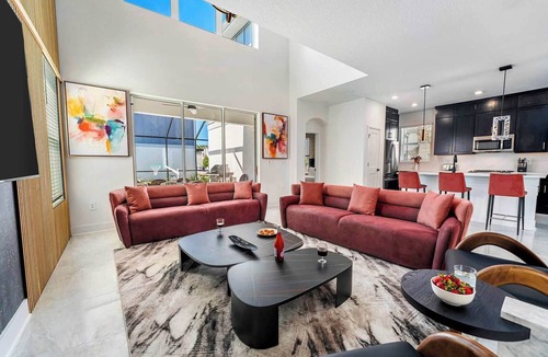 Florida Center House | The Trendy | Modern home on I-Drive w/designer decor, chic LR/DR, toy themed RM