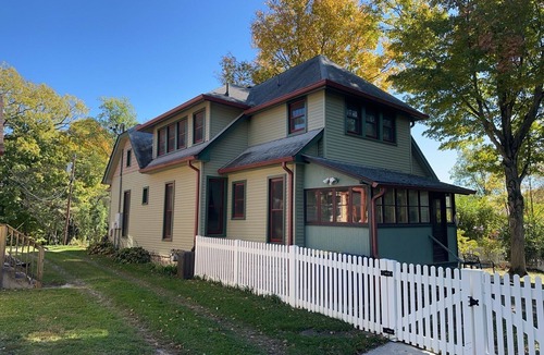 Greencastle House | The Trillium House at DePauw - 4/5 BR 3.5 BA