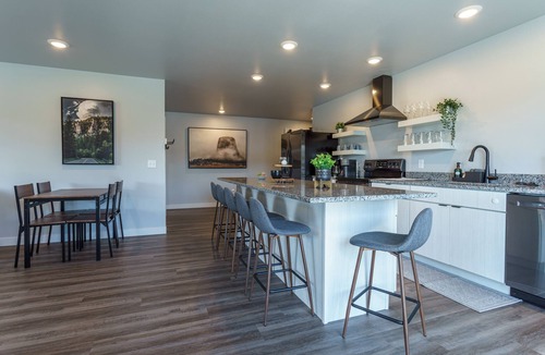 Spearfish House | The Upper Hillsview Loft, Brand New Upper Hilsview Loft