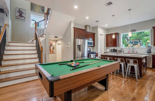 Riverside Terrace Bed & Breakfast | The Vibe 3bd X 4b I Downtown l Med Center I NRG Stad l Free Parking