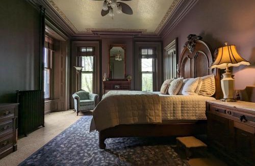 Downtown Toledo Bed & Breakfast | The Vistula Rose B & B