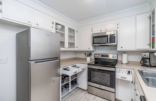 Oak Grove House | "The White House" 10/10 location!