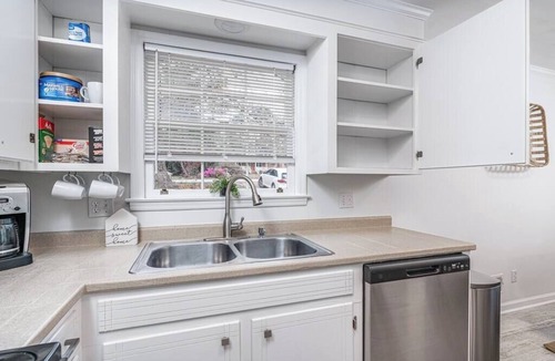 Oak Grove House | "The White House" 10/10 location!