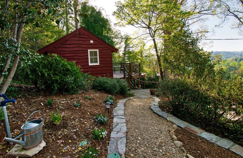 Laurel Park Cottage | The Woodlands Cottage-Deck, Views & King Sized Brass Bed