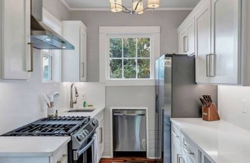Earlewood House | The Wren`s Nest | 1BR 2BA Guesthouse