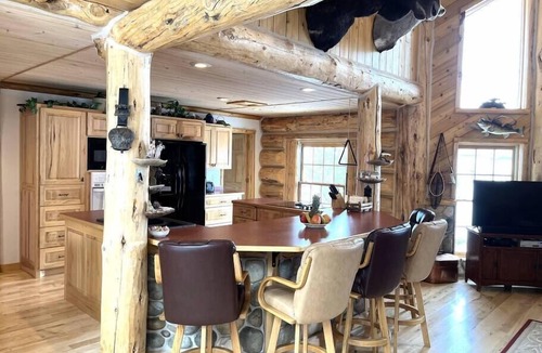 Dubois House | The Wyoming Lodge and Game Room