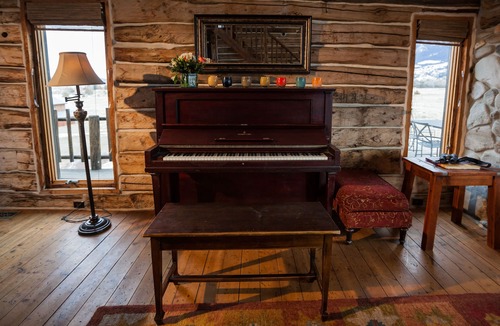 Livingston House | The Yellowstone House and Fisherman's Cabin