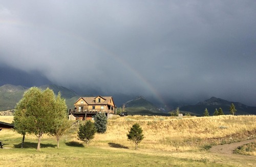 Livingston House | The Yellowstone House and Fisherman's Cabin