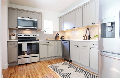 Cheyenne House | The1928 WEST Spacious 5 BR, Putting Green, Pool Table & Arcade Games