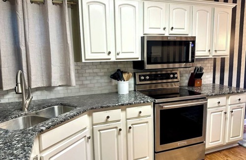 Greensboro House | Theater and game rooms/5 bedrooms/2 king-size beds/TikTok and Instagram wall