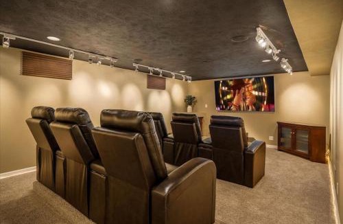 Cliff - Cannon House | Theatrical Escape South Hill Home near Downtown