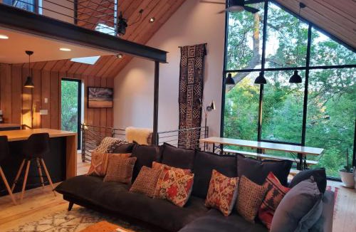 Bozeman House | This Deluxe Modern New 3-Story Home With Central Ac Offers The Best Of Bozeman!