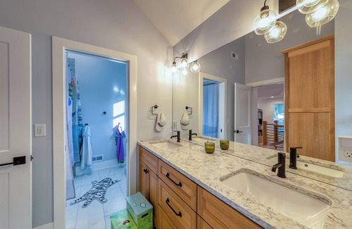 Beverly Hills House | This house has it all! Swimming,, hot tub, sauna, basketball, and movie room!