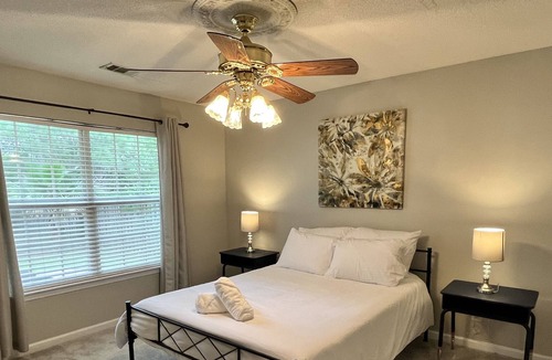 Richmond Hill House | This house is a 3 bedroom(s), 2 bathrooms, located in Richmond Hill, GA.