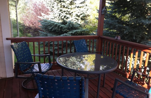 Laramie House | This spacious single home combines modern amenities with a cozy mountain feel