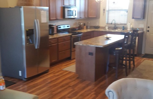 Bozeman Condo | THREE BEDROOM, 2.5 BATH, HOT TUB, GARAGE, W/D, WiFi, CENTRAL AC.