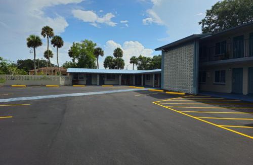 Titusville Hotel | Three Oaks Motel - Titusville