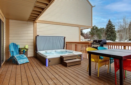 Park Meadows House | Three-story Park City townhome w/ mountain views & an added loft!