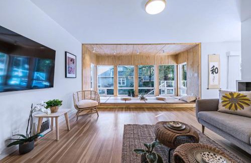 West Side House | Three-Tree Villa-Central Location