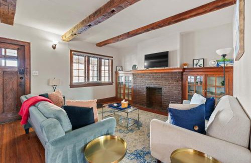 Clintonville House | Tibet Twins Suites For 12