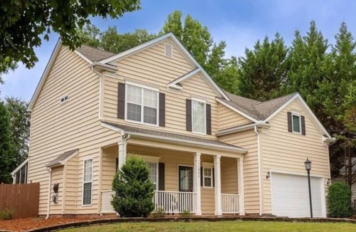 Charlotte House | Tiki Hut: Bar, Kitchenette, Grill, Firepit at Pool