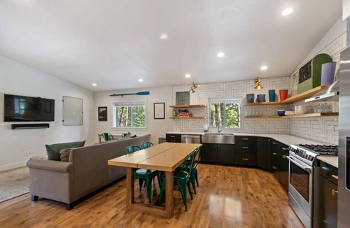 Post Falls House | Timberland Perch | Contemporary Lake Living